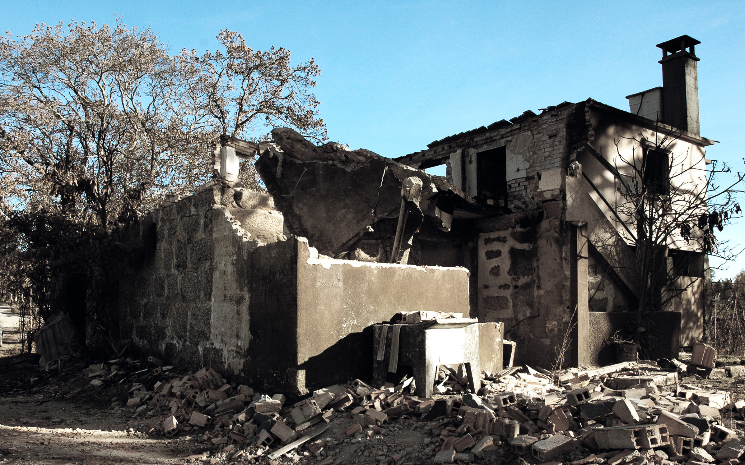 habitacoes permanentes danificadas destruidas pelo incendio